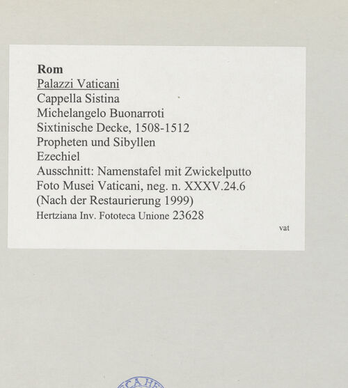 Rückseite von Musei Vaticani [https://www.deutsche-digitale-bibliothek.de/content/lizenzen/rv-ez/] Die Sixtinische DeckePropheten und SibyllenEzechiel - Ausschnitt: Namenstafel mit Zwickelputto, bh508781_recto. Foto.