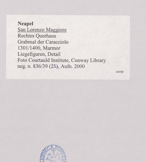 Rückseite von Courtauld Institute, Conway Library [https://www.deutsche-digitale-bibliothek.de/content/lizenzen/rv-ez/] Grabmal der Caracciolo - Liegefiguren, Detail, bh510104_recto. Foto.