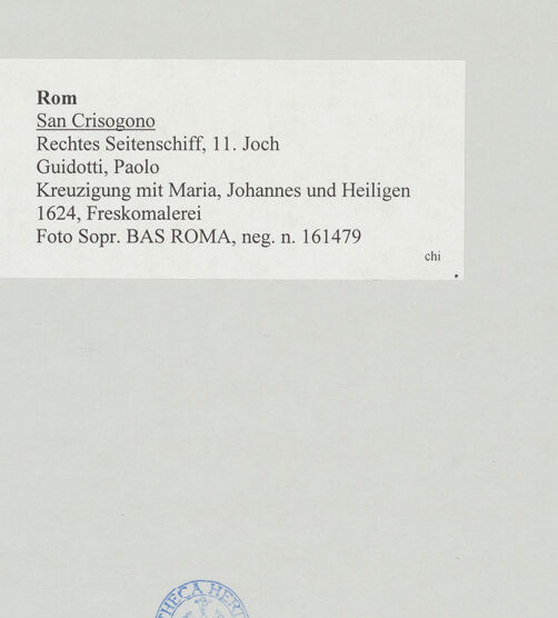 Rückseite von Sopr. BAS ROMA [https://www.deutsche-digitale-bibliothek.de/content/lizenzen/rv-ez/] Kreuzigung mit Maria, Johannes und Heiligen - , bh510930_recto. Foto.