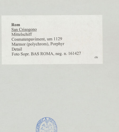 Rückseite von Sopr. BAS ROMA [https://www.deutsche-digitale-bibliothek.de/content/lizenzen/rv-ez/] Cosmatenpaviment - Detail, bh511561_recto. Foto.