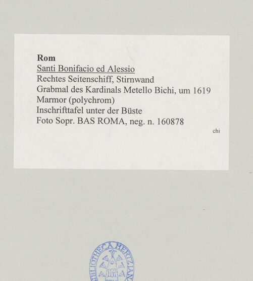 Rückseite von Sopr. BAS ROMA [https://www.deutsche-digitale-bibliothek.de/content/lizenzen/rv-ez/] Grabmal des Kardinals Metello Bichi - Inschrifttafel unter der Büste, bh512358_recto. Foto.