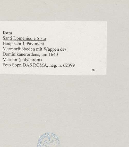 Rückseite von Sopr. BAS ROMA [https://www.deutsche-digitale-bibliothek.de/content/lizenzen/rv-ez/] Marmorfußboden mit Wappen des Dominikanerordens - , bh514211_recto. Foto.