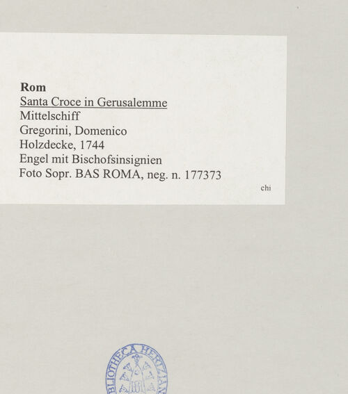 Rückseite von Sopr. BAS ROMA [https://www.deutsche-digitale-bibliothek.de/content/lizenzen/rv-ez/] Holzdecke - Engel mit Bischofsinsignien, bh514872_recto. Foto.