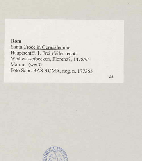 Rückseite von Sopr. BAS ROMA [https://www.deutsche-digitale-bibliothek.de/content/lizenzen/rv-ez/] Weihwasserbecken - , bh514886_recto. Foto.