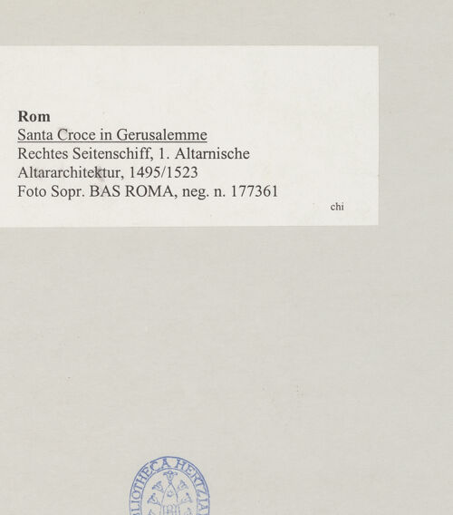 Rückseite von Sopr. BAS ROMA [https://www.deutsche-digitale-bibliothek.de/content/lizenzen/rv-ez/] Altararchitektur - , bh514925_recto. Foto.