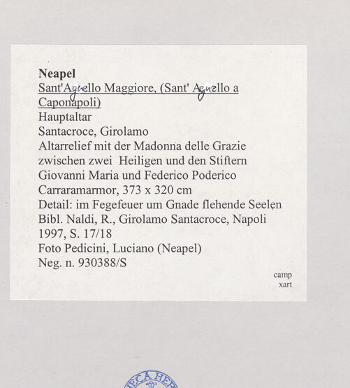 Rückseite von Pedicini, Luciano [https://www.deutsche-digitale-bibliothek.de/content/lizenzen/rv-ez/] Altarretabel mit der Madonna delle Grazie zwischen den heiligen Cataldus und Agnellus und den Stiftern Giovanni Maria Poderico und Federico PodericoMadonna delle Grazie - Detail: im Fegefeuer um Gnade flehende Seelen, bh515355_recto. Foto: Pedicini, Luciano.