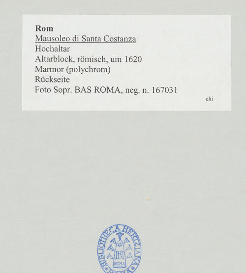 Rückseite von Sopr. BAS ROMA [https://www.deutsche-digitale-bibliothek.de/content/lizenzen/rv-ez/] Altarblock - Rückseite, bh516207_recto. Foto.