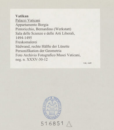 Rückseite von Archivio Fotografico Musei Vaticani [https://www.deutsche-digitale-bibliothek.de/content/lizenzen/rv-ez/] Wand- und Deckendekoration der Sala delle Scienze e delle Arti LiberaliPersonifikation der Geometria - , bh516851_recto. Foto.