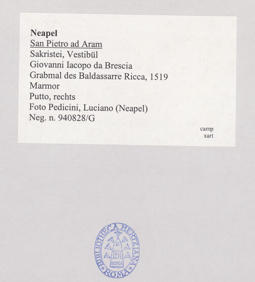 Rückseite von Pedicini, Luciano [https://www.deutsche-digitale-bibliothek.de/content/lizenzen/rv-ez/] Grabmal des Baldassarre Ricca (gest. 1518)Sarkophag und Madonna - Putto, rechts: Detail, bh518312_recto. Foto: Pedicini, Luciano.