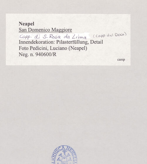 Rückseite von Pedicini, Luciano [https://rightsstatements.org/page/CNE/1.0/] Cappella di Santa Rosa da Lima - Innendekoration: Pilasterfüllung, Detail, bh518905_recto. Foto: Pedicini, Luciano.