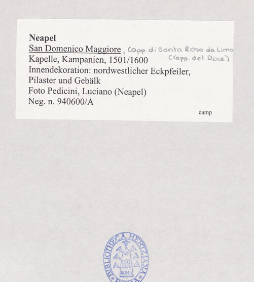 Rückseite von Pedicini, Luciano [https://www.deutsche-digitale-bibliothek.de/content/lizenzen/rv-ez/] Cappella di Santa Rosa da Lima - Innendekoration: nordwestlicher Kuppelpfeiler, Pilaster und Gebälk, bh518917_recto. Foto: Pedicini, Luciano.