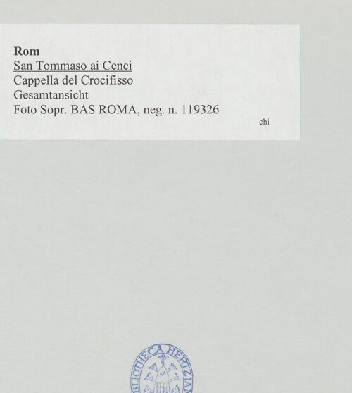 Rückseite von Sopr. BAS ROMA [https://www.deutsche-digitale-bibliothek.de/content/lizenzen/rv-ez/] San Tommaso ai CenciCappella del Crocifisso - Gesamtansicht, bh521074_recto. Foto.