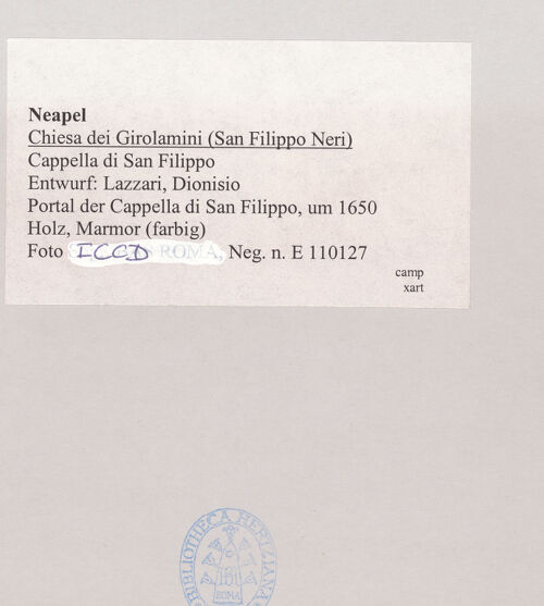 Rückseite von ICCD [https://www.deutsche-digitale-bibliothek.de/content/lizenzen/rv-ez/] Ädikula mit Maria - Gesamtansicht, bh521632_recto. Foto.