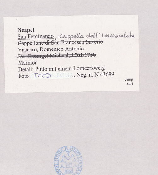 Rückseite von ICCD [https://www.deutsche-digitale-bibliothek.de/content/lizenzen/rv-ez/] Ausstattung der Kapelle der ImmaculataVier Engel mit Mariensymbole - Gesamtansicht, bh521638_recto. Foto.