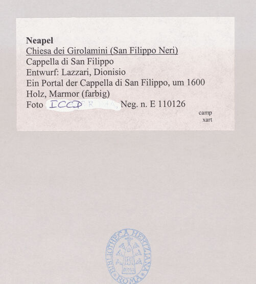 Rückseite von ICCD [https://www.deutsche-digitale-bibliothek.de/content/lizenzen/rv-ez/] Seitenportal neben dem Altar - Teilansicht, bh521643_recto. Foto.