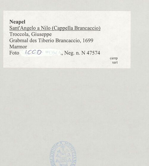 Rückseite von ICCD [https://www.deutsche-digitale-bibliothek.de/content/lizenzen/rv-ez/] Grabmal des Tiberio Brancaccio - Gesamtansicht, bh521645_recto. Foto.