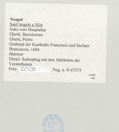 Rückseite von ICCD [https://www.deutsche-digitale-bibliothek.de/content/lizenzen/rv-ez/] Grabmal der Kardinäle Francesco und Stefano Brancaccio - Detail: Sarkophag mit den Attributen der Verstorbenen, bh521668_recto. Foto.