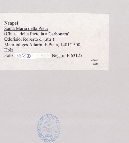 Rückseite von ICCD [https://www.deutsche-digitale-bibliothek.de/content/lizenzen/rv-ez/] Mehrteiliges Altarbild mit der Pietà - Gesamtansicht, bh521677_recto. Foto.