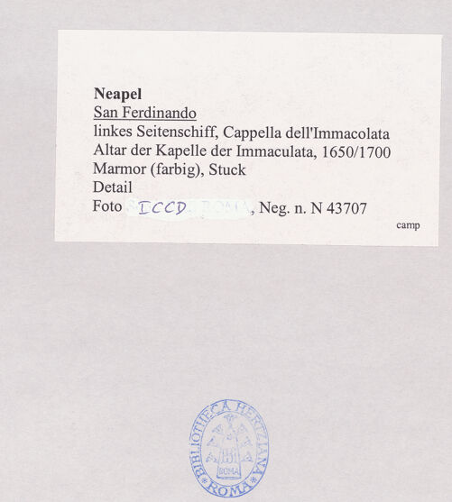 Rückseite von ICCD [https://www.deutsche-digitale-bibliothek.de/content/lizenzen/rv-ez/] Ausstattung der Kapelle der ImmaculataVorhanghaltende Engel - Gesamtansicht, bh521689_recto. Foto.