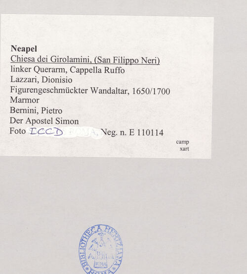 Rückseite von ICCD [https://www.deutsche-digitale-bibliothek.de/content/lizenzen/rv-ez/] WandaltarDer Apostel Simon - Detail: Oberkörper, bh521709_recto. Foto.