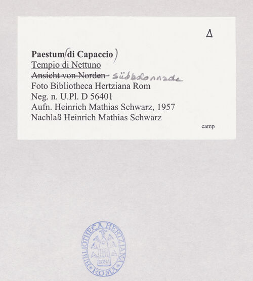 Rückseite von Bibliotheca Hertziana [https://www.deutsche-digitale-bibliothek.de/content/lizenzen/rv-fz/] Tempio di Nettuno - Südkolonnade, Detail, bh522802_recto. Foto: Schwarz, Heinrich Mathias.