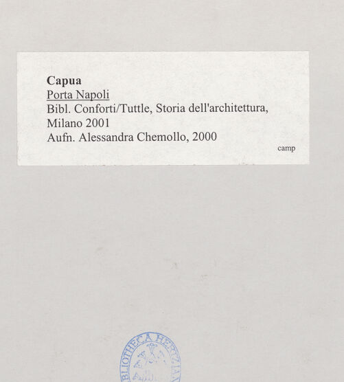 Rückseite von Chemollo, Alessandra [https://www.deutsche-digitale-bibliothek.de/content/lizenzen/rv-ez/] Porta Napoli - Gesamtansicht, bh523020_recto. Foto: Chemollo, Alessandra.