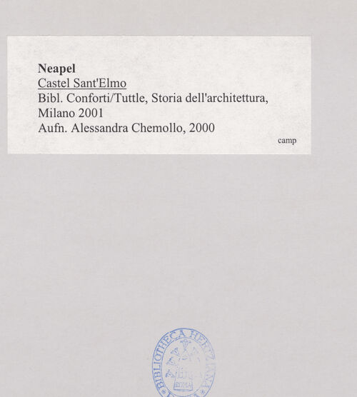 Rückseite von Chemollo, Alessandra [https://www.deutsche-digitale-bibliothek.de/content/lizenzen/rv-ez/] Castel Sant'Elmo - Ansicht von Nordosten, bh523022_recto. Foto: Chemollo, Alessandra.