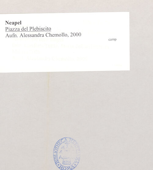 Rückseite von Chemollo, Alessandra [https://www.deutsche-digitale-bibliothek.de/content/lizenzen/rv-ez/] Piazza del Plebiscito - Teilansicht von Südosten, bh523023_recto. Foto: Chemollo, Alessandra.
