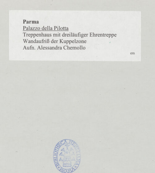Rückseite von Chemollo, Alessandra [https://www.deutsche-digitale-bibliothek.de/content/lizenzen/rv-ez/] Palazzo della PilottaTreppenhaus mit dreiläufiger Ehrentreppe - Wandaufriß der Kuppelzone, bh524723_recto. Foto: Chemollo, Alessandra.