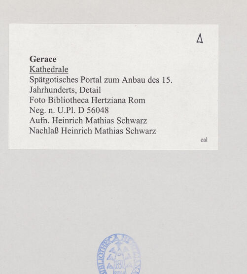 Rückseite von Bibliotheca Hertziana [https://www.deutsche-digitale-bibliothek.de/content/lizenzen/rv-fz/] Portal zur Kapelle des Heiligen Josef - Tympanon und Türsturz, bh524807_recto. Foto: Schwarz, Heinrich Mathias.