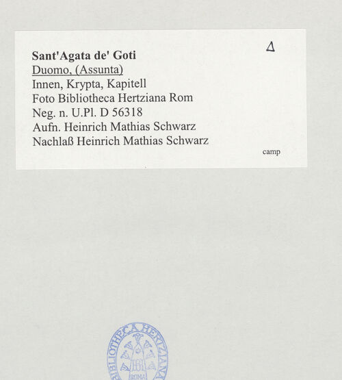 Rückseite von Bibliotheca Hertziana [https://www.deutsche-digitale-bibliothek.de/content/lizenzen/rv-fz/] SkulpturKapitelle der Krypta - Gesamtansicht, bh525391_recto. Foto: Schwarz, Heinrich Mathias.