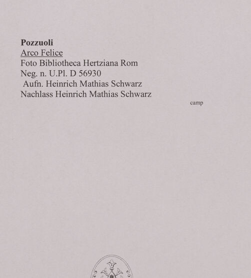 Rückseite von Bibliotheca Hertziana [https://www.deutsche-digitale-bibliothek.de/content/lizenzen/rv-fz/] Arco Felice - Ansicht von Osten, bh528571_recto. Foto: Schwarz, Heinrich Mathias.
