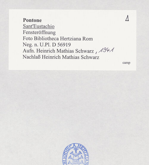 Rückseite von Bibliotheca Hertziana [https://www.deutsche-digitale-bibliothek.de/content/lizenzen/rv-fz/] Sant'Eustachio - Fensteröffnung, bh528582_recto. Foto: Schwarz, Heinrich Mathias.