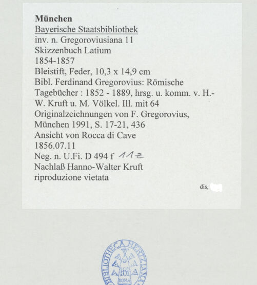 Rückseite von Bibliotheca Hertziana [https://www.deutsche-digitale-bibliothek.de/content/lizenzen/rv-ez/] Skizzenbuch LatiumAnsicht von Rocca di Cave - , bh530138_recto. Foto.