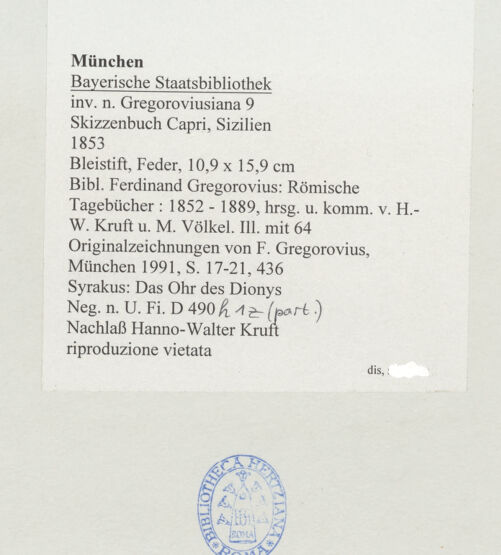 Rückseite von Bibliotheca Hertziana [https://www.deutsche-digitale-bibliothek.de/content/lizenzen/rv-ez/] Skizzenbuch Capri, SizilienSyrakus: Das Ohr des Dionys - , bh530189_recto. Foto.
