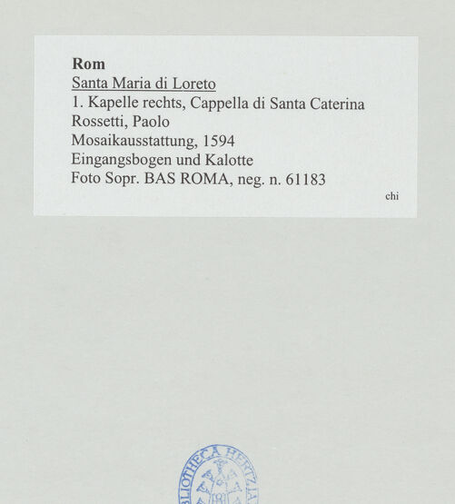 Rückseite von Sopr. BAS ROMA [https://www.deutsche-digitale-bibliothek.de/content/lizenzen/rv-ez/] Mosaikausstattung - Eingangsbogen und Kalotte, bh530838_recto. Foto.