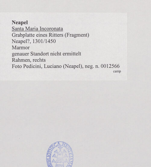 Rückseite von Pedicini, Luciano [https://www.deutsche-digitale-bibliothek.de/content/lizenzen/rv-ez/] Grabplatte eines Ritters (gest. 1383) - Rahmen, rechts, bh532012_recto. Foto.