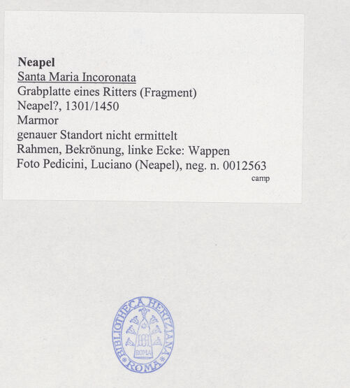 Rückseite von Pedicini, Luciano [https://www.deutsche-digitale-bibliothek.de/content/lizenzen/rv-ez/] Grabplatte eines Ritters (gest. 1383) - Rahmen, Bekrönung, linke Ecke: Wappen, bh532015_recto. Foto: Pedicini, Luciano.