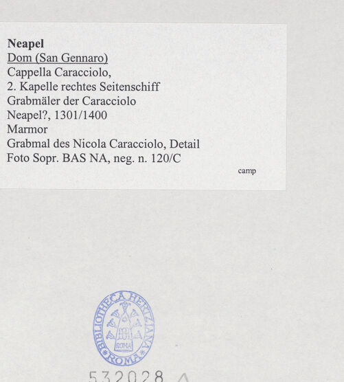 Rückseite von Sopr. BAS NA [https://www.deutsche-digitale-bibliothek.de/content/lizenzen/rv-ez/] Grabmäler der CaraccioloGisant des Nicola Caracciolo (gest. 1328) - Gesamtansicht, bh532028_recto. Foto.