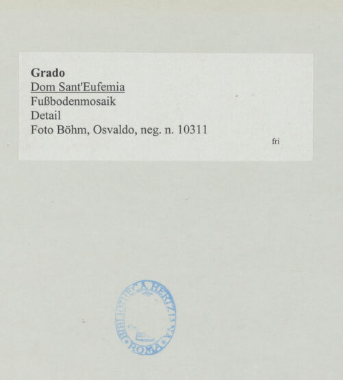 Rückseite von Böhm [https://www.deutsche-digitale-bibliothek.de/content/lizenzen/rv-ez/] Fußboden des Mittelschiffes - Linke Seite, Detail, bh533482_recto. Foto: Böhm, Osvaldo.