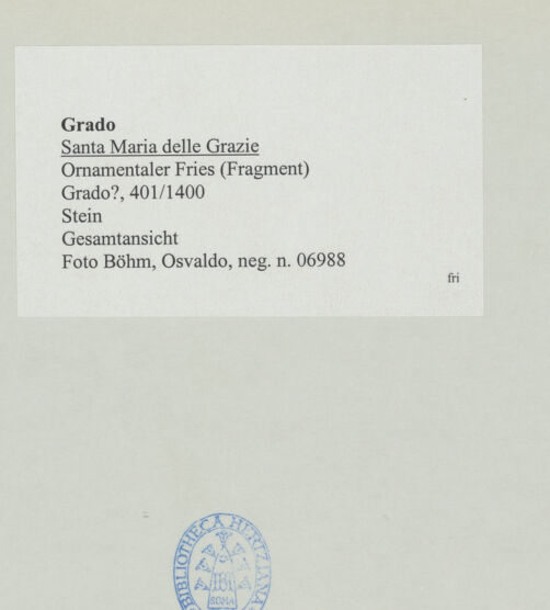 Rückseite von Böhm [https://www.deutsche-digitale-bibliothek.de/content/lizenzen/rv-ez/] Pilaster mit Flechtwerk - Gesamtansicht, bh533489_recto. Foto: Böhm, Osvaldo.