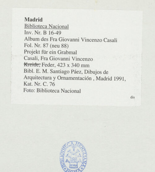 Rückseite von Biblioteca Nacional [https://www.deutsche-digitale-bibliothek.de/content/lizenzen/rv-ez/] Album des Fra Giovanni Vincenzo CasaliProjekt für ein Grabmal - geringfügig beschnittene Gesamtansicht der Seite, bh536498_recto. Foto.