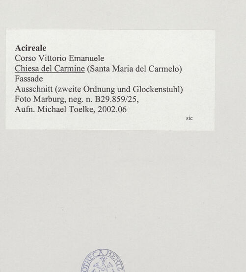 Rückseite von Foto Marburg [https://www.deutsche-digitale-bibliothek.de/content/lizenzen/rv-ez/] Chiesa del Carmine - Ausschnitt (zweite Ordnung und Glockenstuhl), bh537206_recto. Foto: Fenchel, Horst / Tölke, Michael.