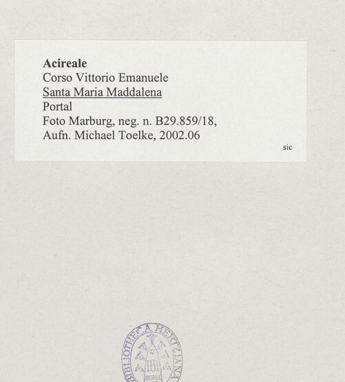 Rückseite von Foto Marburg [https://www.deutsche-digitale-bibliothek.de/content/lizenzen/rv-ez/] Santa Maria Maddalena - Portal, bh537208_recto. Foto: Fenchel, Horst / Tölke, Michael.