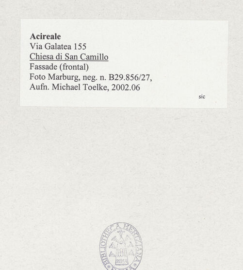 Rückseite von Foto Marburg [https://www.deutsche-digitale-bibliothek.de/content/lizenzen/rv-ez/] Chiesa di San Camillo - Fassade, Frontalansicht, bh537225_recto. Foto: Fenchel, Horst / Tölke, Michael.