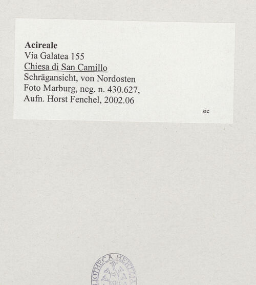 Rückseite von Foto Marburg [https://www.deutsche-digitale-bibliothek.de/content/lizenzen/rv-ez/] Chiesa di San Camillo - Fassade, Schrägansicht von Nordosten, bh537226_recto. Foto: Fenchel, Horst.