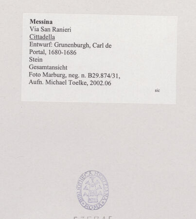 Rückseite von Foto Marburg [https://www.deutsche-digitale-bibliothek.de/content/lizenzen/rv-ez/] Portal der Cittadella - Gesamtansicht, bh537745_recto. Foto: Tölke, Michael.