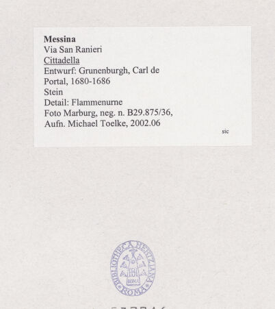 Rückseite von Foto Marburg [https://www.deutsche-digitale-bibliothek.de/content/lizenzen/rv-ez/] Portal der Cittadella - Detail: Flammenurne, bh537746_recto. Foto: Tölke, Michael.