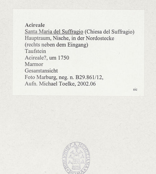 Rückseite von Foto Marburg [https://www.deutsche-digitale-bibliothek.de/content/lizenzen/rv-ez/] Taufstein - Gesamtansicht, bh537817_recto. Foto: Tölke, Michael.