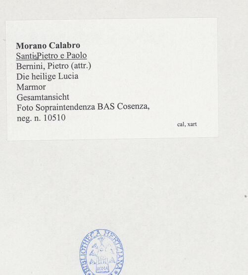 Rückseite von Sopraintendenza BAS Cosenza [https://www.deutsche-digitale-bibliothek.de/content/lizenzen/rv-ez/] Die heilige Lucia - Gesamtansicht, bh537833_recto. Foto.